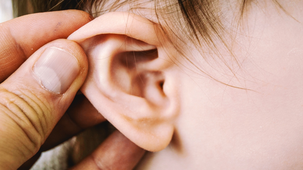 In the winter months, children's ears become more inflamed, middle ear inflammation in infants and doctors treatment